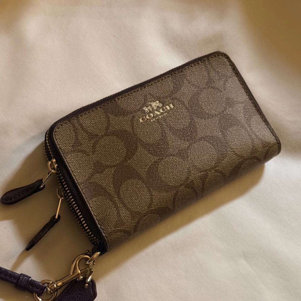 Coach Signature Canvas Double Zip Wallet